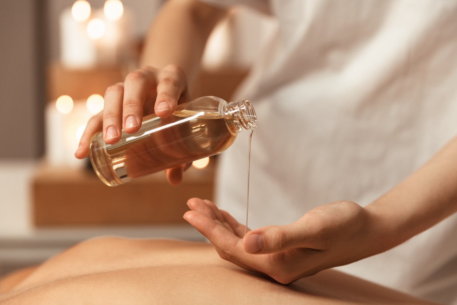 massage-avec-huile-essentielle